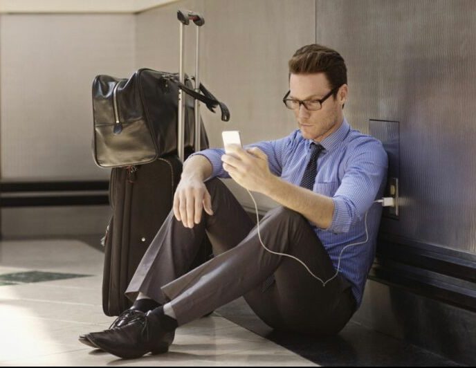 Persona llegando a Chile con celular comprado en el extranjero