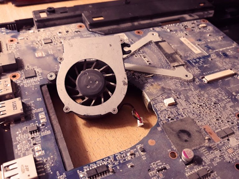 Mantención física o limpieza de notebook